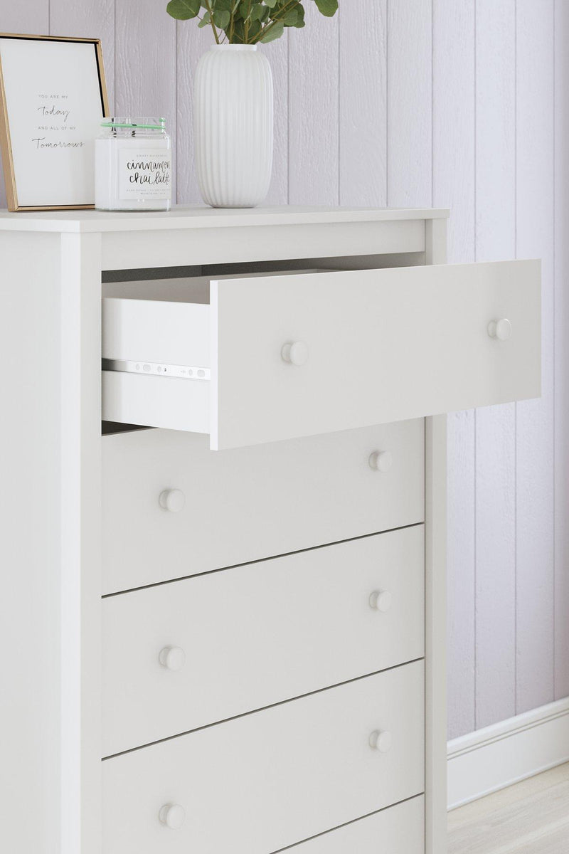 Hallityn Chest of Drawers